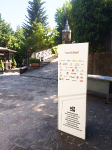 C_Hotel_Cappuccino_pannello_polionda_espositore_trifacciale_HS_TEXI