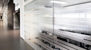 texi digital printing factory vetrofania effetto sabbiato 3