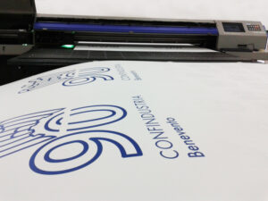 1 confindustria-5-dicembre-90-anni-flora-stampa-diretta-pannelli-communication-texi-digital-printing-factory-benevento