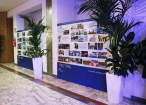 5a scenografia-evento-confindustria-5-dicembre-90-anni-texi-digital-printing-factory-pannelli-communication-effetti-luce-led-sistema-rgb