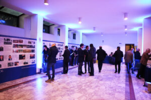 5b confindustria-evento-90-anni-5-dicembre-giochi-di-luce-led-sistema-rgb-corridoio-scenografia-pannelli-communication-texi-digital-printing-factory