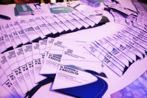 5c pieghevoli-confindustria-evento-5-dicembre-90-anni-confindustria-texi-digital-printing-factory-allestimento-bancone-reception