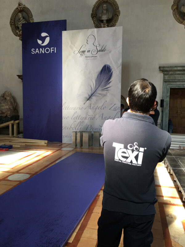 c-installazione-fondali-evento-sanofi-fondali-communication-texi-digital-printing-factory