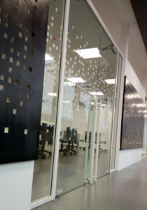 j-HS-company-milano-texi-digital-printing-factory-parete-pixel-vetrofania